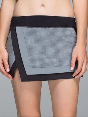 RARE Lululemon Light It Up Skirt Silver / Black size 6